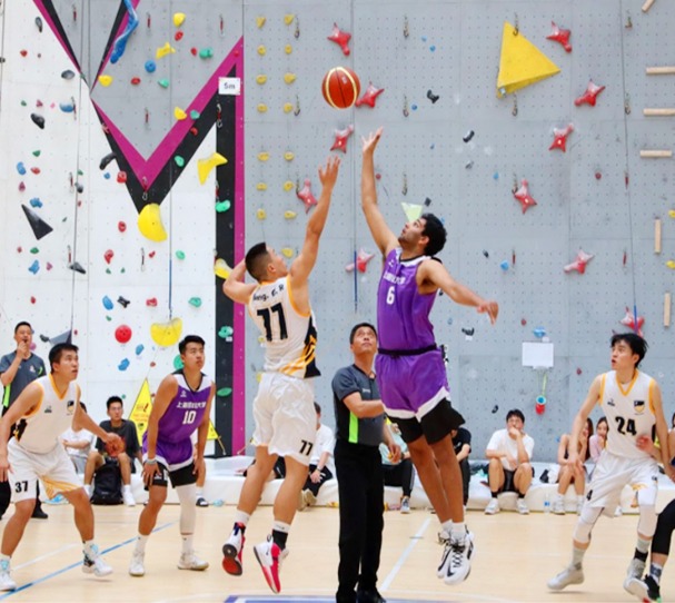 利物浦对施洛特贝克表现出浓厚兴趣，有望在2026年夏天转会，转会费可能达5000万英镑。